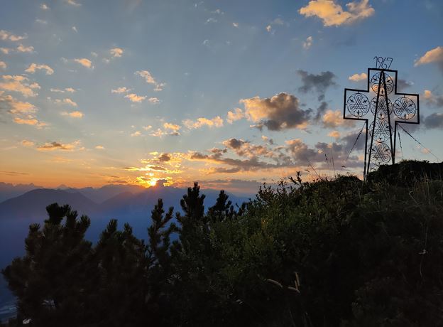 Sunrise Hike to Mondspitze with Angi